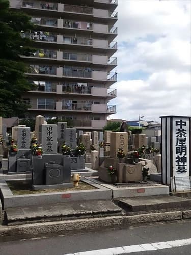 中茶屋明神墓地