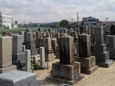 招提共同墓地