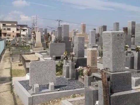 招提共同墓地