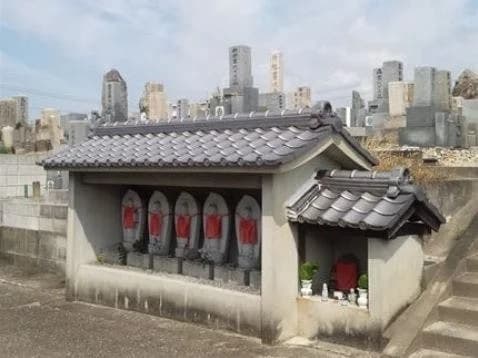 招提共同墓地