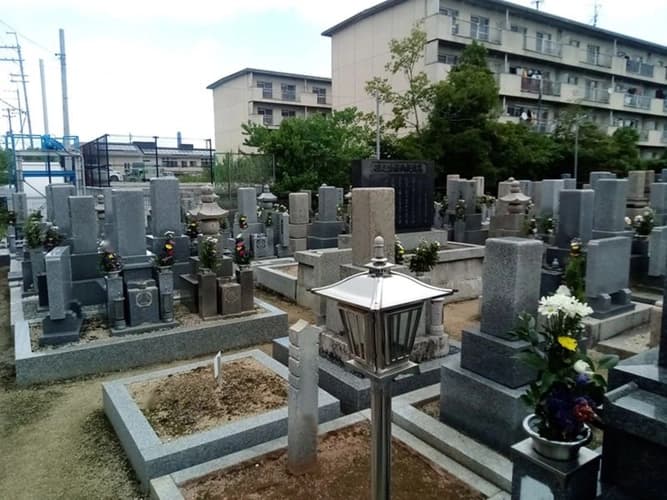 田井城墓地