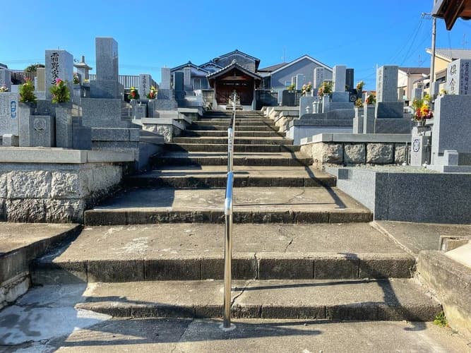 羽曳山共同墓地