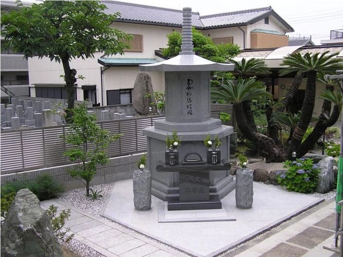 称名寺倶会堂・供養墓