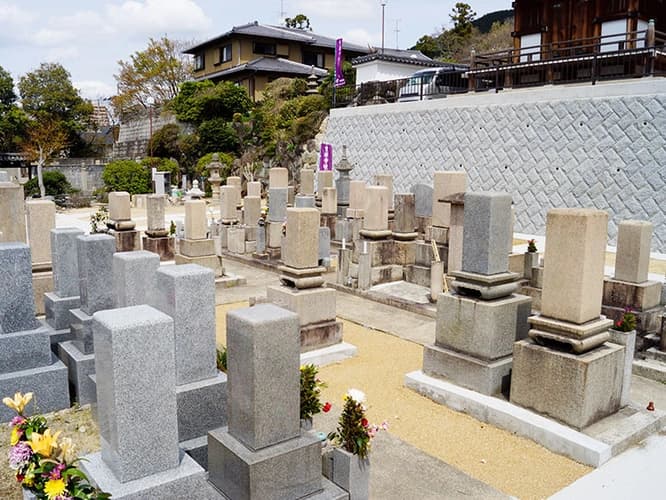重願寺墓地