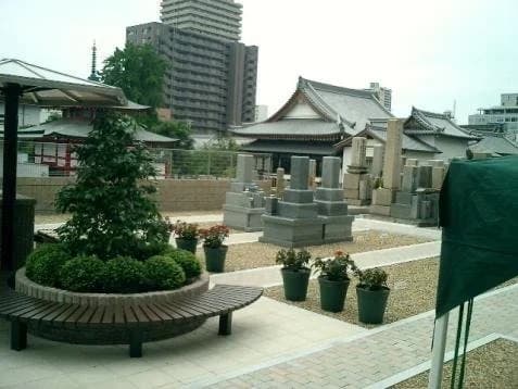 本政寺墓地