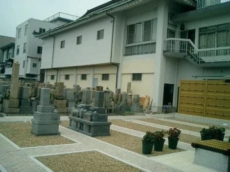 本政寺墓地
