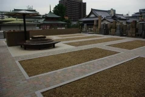 本政寺墓地