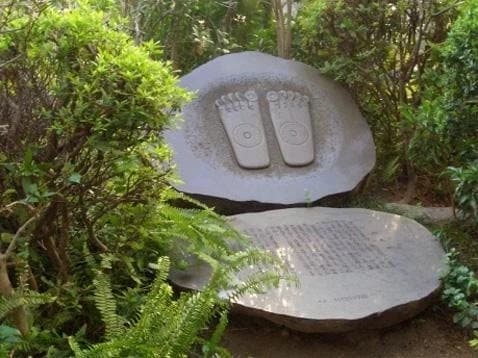 佛足寺墓苑