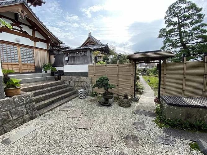 薬薗寺 楽園堂