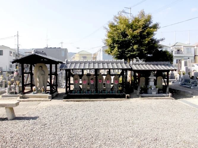 西光寺 久貝墓地