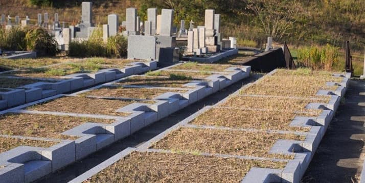 南山東墓地