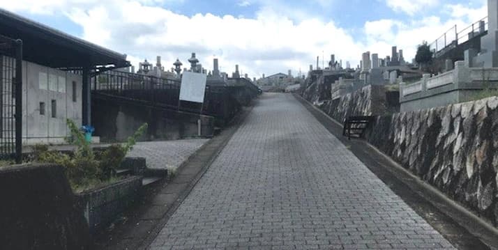 南山東墓地