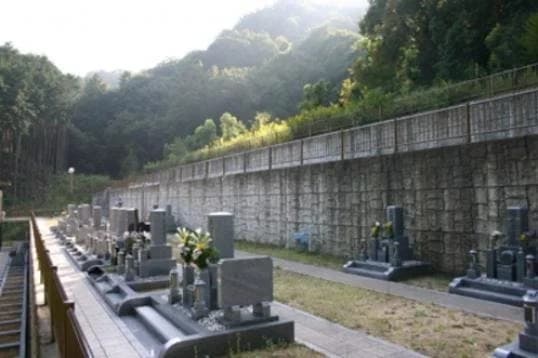金蔵寺墓苑
