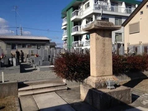 伊丹瑞穂墓地