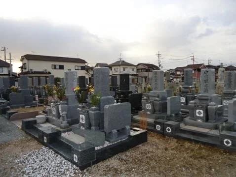 坂井墓地