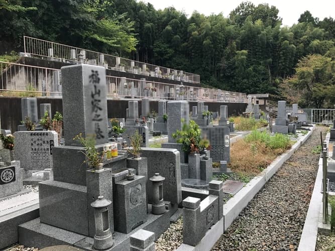 丹波篠山市王地山霊園