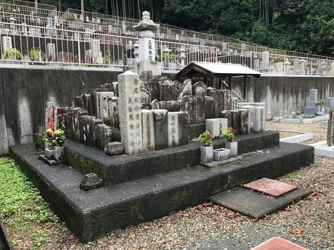 丹波篠山市王地山霊園