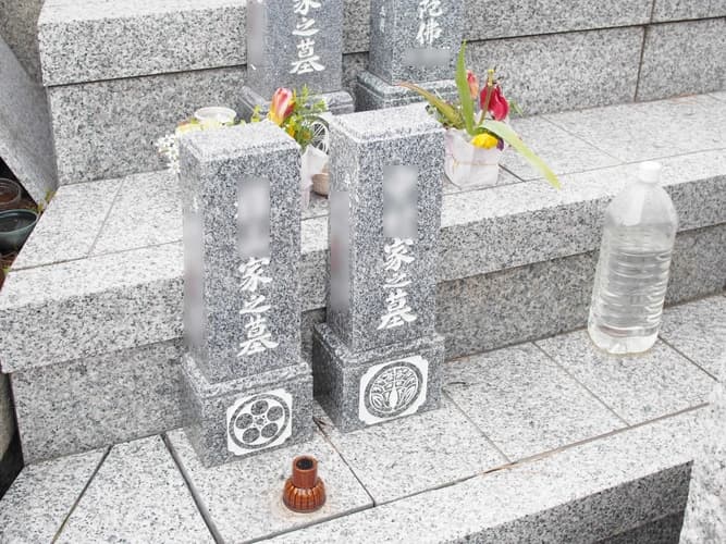 石屋墓園