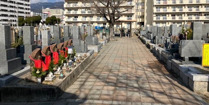 本庄墓地