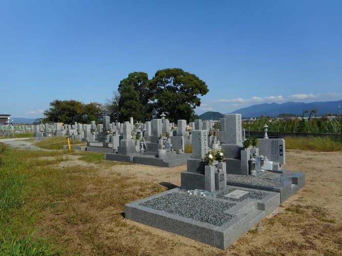 秋吉新墓地