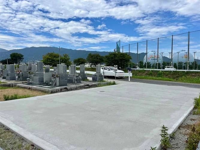 秋吉新墓地
