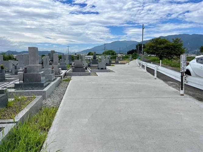秋吉新墓地