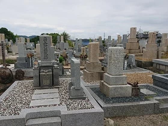 穴虫二上共同墓地
