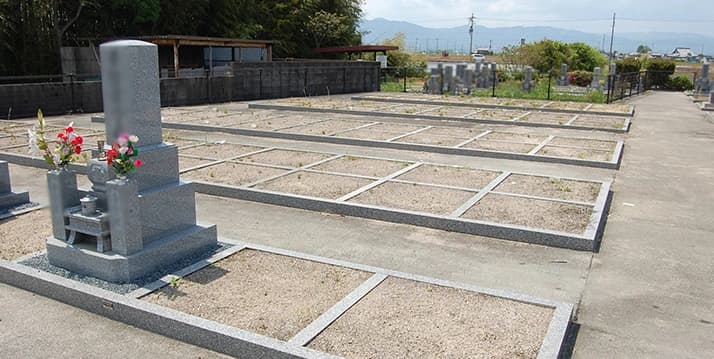 石田共同墓地