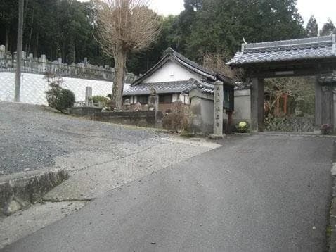 称名寺墓地