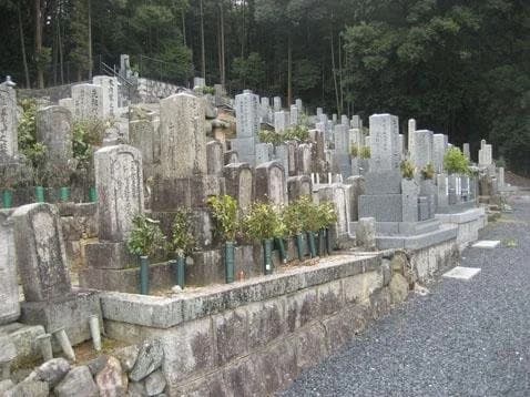 称名寺墓地
