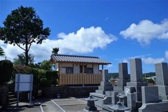 普照門墓地