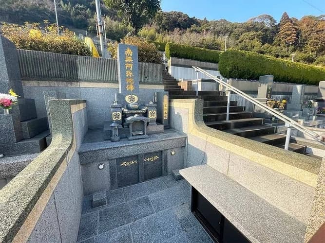 西部霊苑（永代供養付き納骨堂・一般墓）