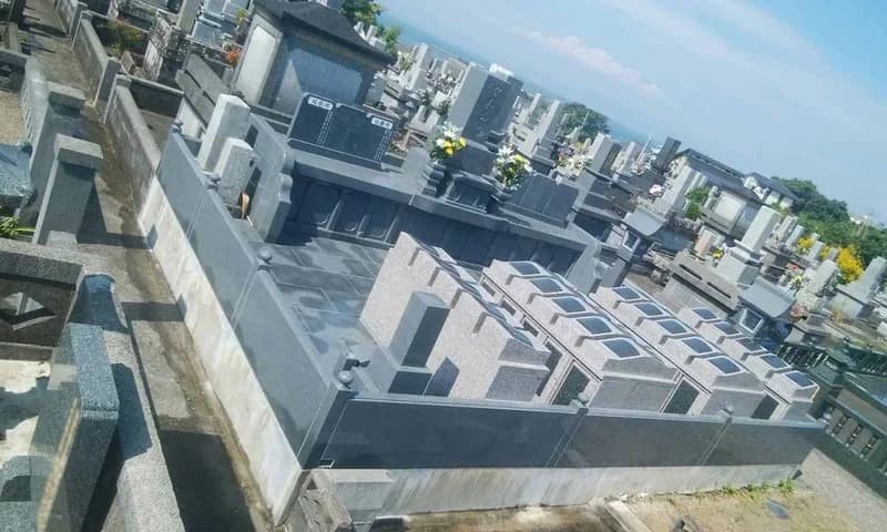 加紫久利墓地
