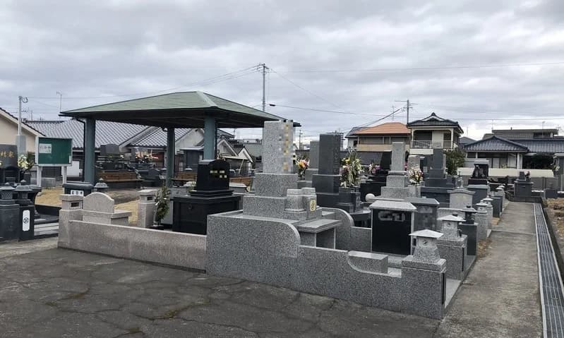 東里墓地