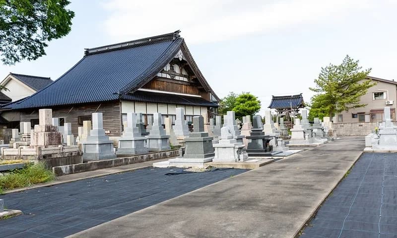 願性寺墓地