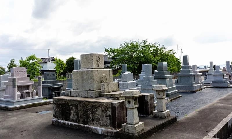 願性寺墓地