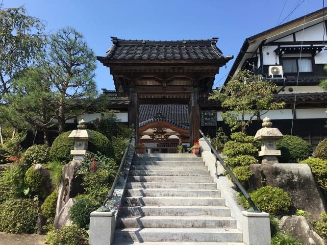 寺院入口