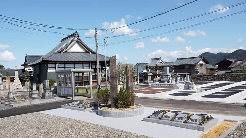 法華寺樹木葬「悠久つなぎの杜」