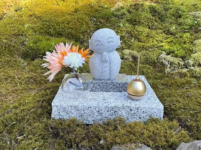 さばえ明厳寺 里山型樹木葬 木漏れ日