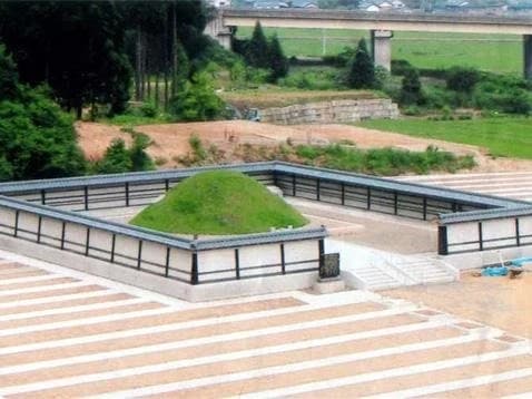 御誕生寺墓地 老梅の苑