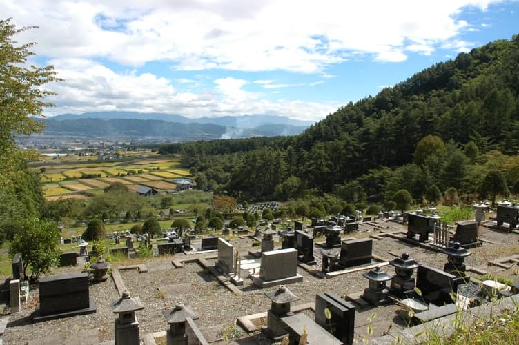 伊の神公園墓地