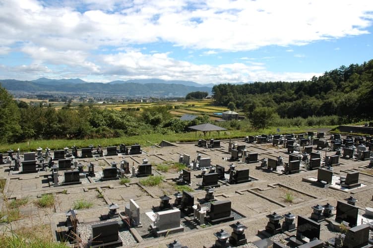 伊の神公園墓地