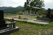龍顔寺墓地
