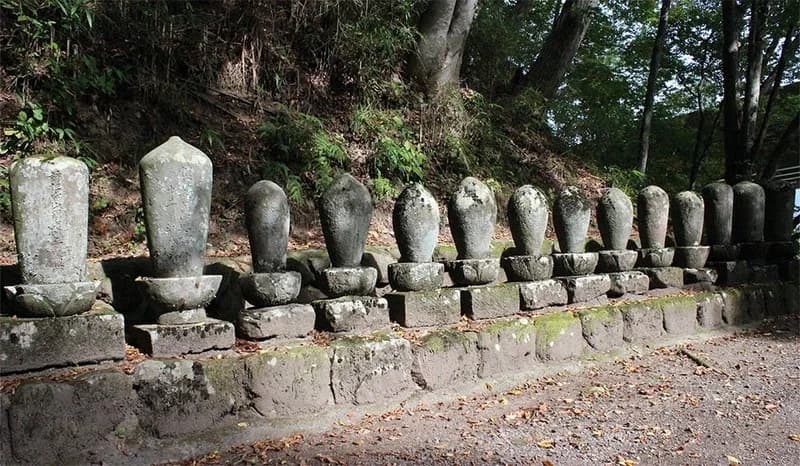 安国寺 杜の墓地