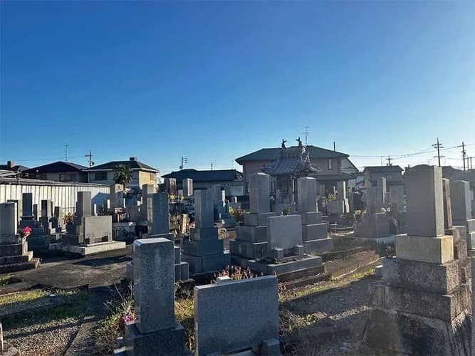 曲利区共同墓地