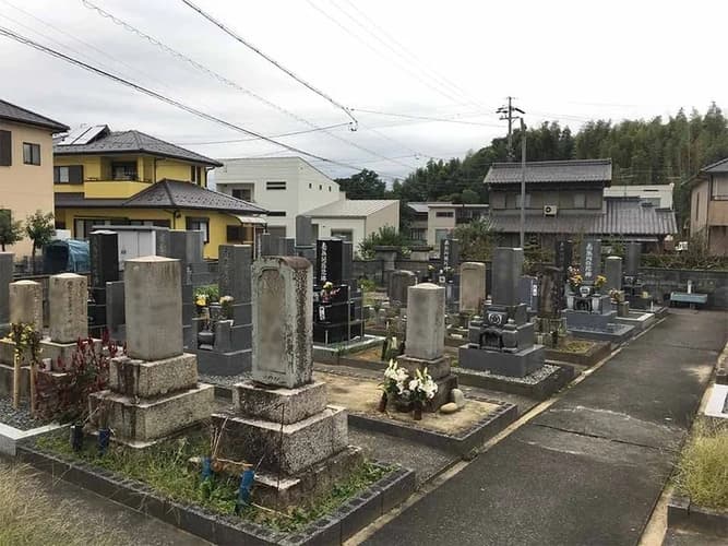 大浦三ツ屋霊園