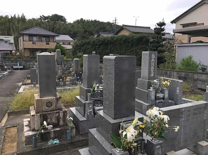 大浦三ツ屋霊園