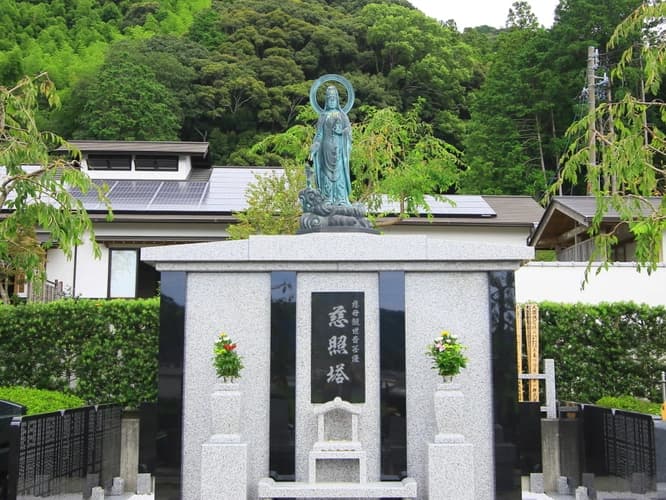 灌溪寺 永代供養塔「慈照塔」