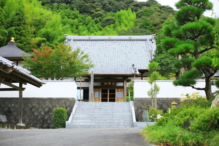 灌溪寺 永代供養塔「慈照塔」