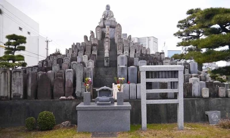 八事 東連寺墓地